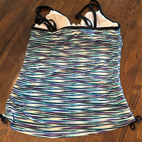 Pair of a Tankini Tops, Size XL - Picture 11 of 12